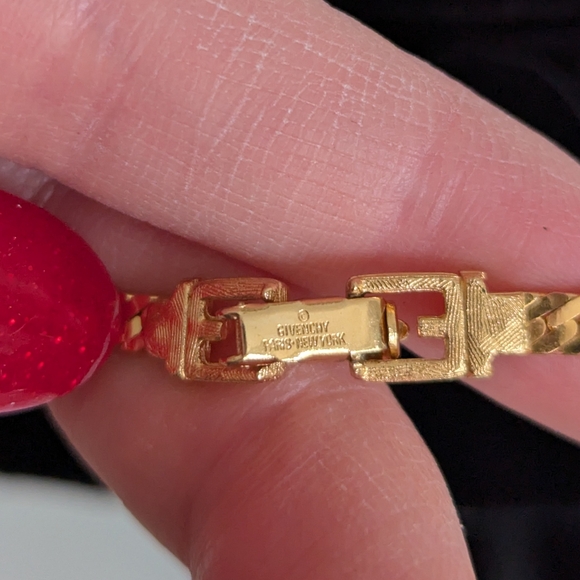 ❌ SOLD ❌ Givenchy rhinestone G gold necklace with ribbon - Picture 5 of 12